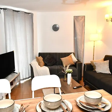 Spacious 2Bedroom Apartment In London City Airport Exterior photo