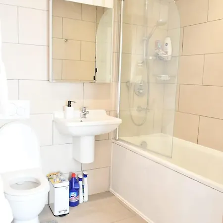 Spacious 2Bedroom Apartment In London City Airport Exterior photo