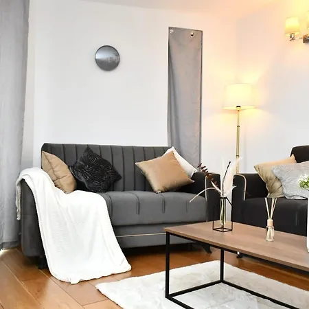 Spacious 2Bedroom Apartment In London City Airport Exterior photo