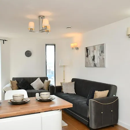 Spacious 2Bedroom Apartment In London City Airport Exterior photo