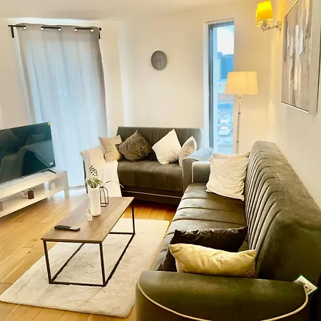 Spacious 2Bedroom Apartment In London City Airport Exterior photo
