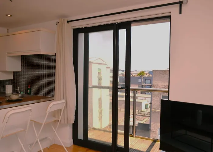 Spacious 2Bedroom Apartment In London City Airport