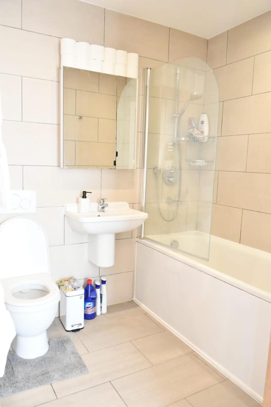 Spacious 2bedroom In Airport Apartamento Londres