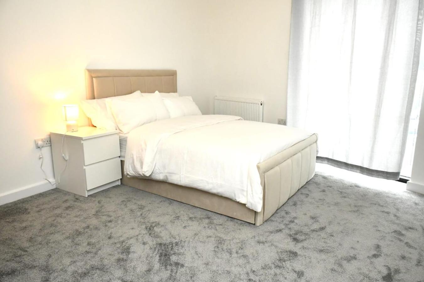 Spacious 2bedroom In Airport Apartamento Londres