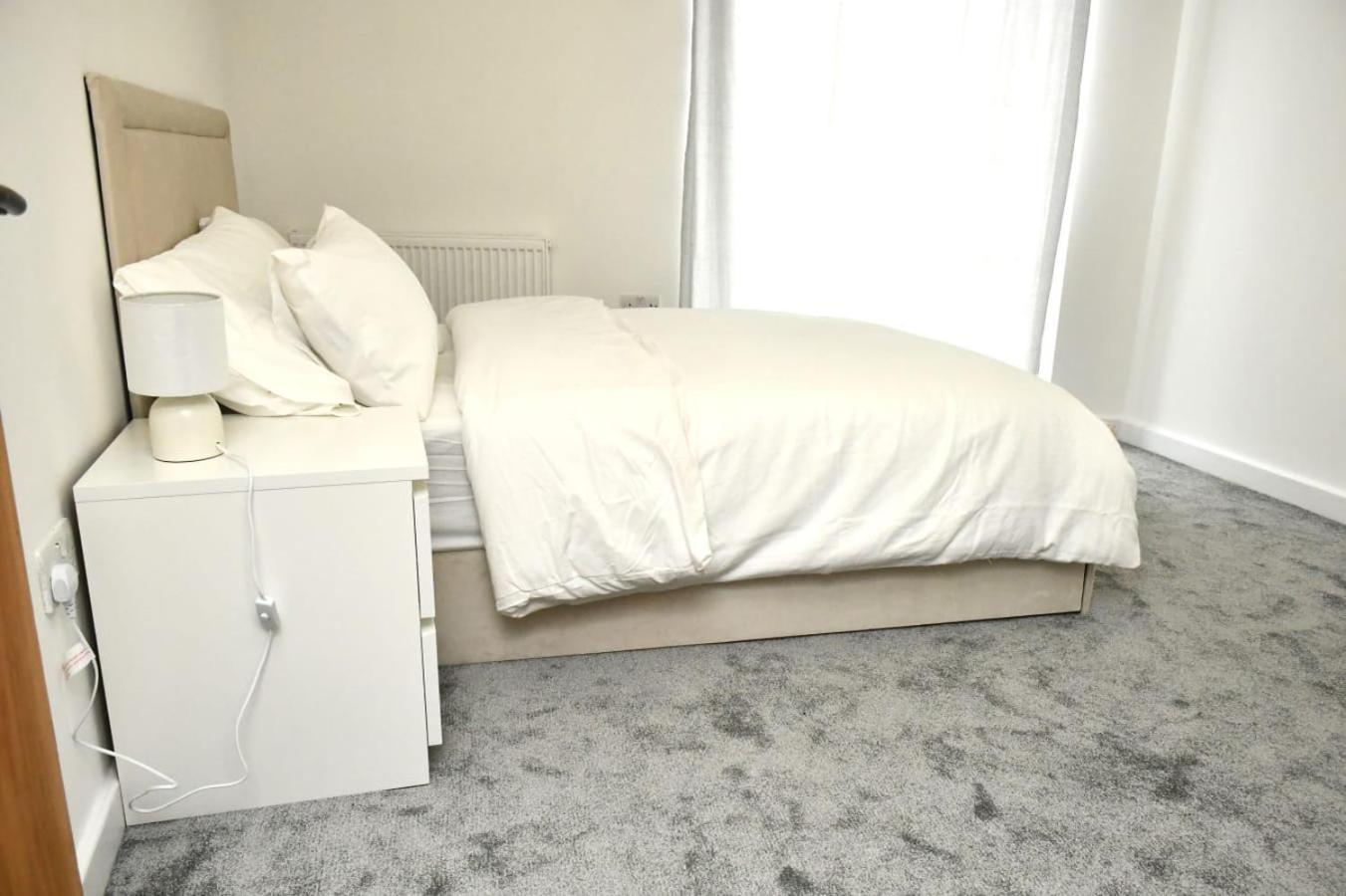 Apartamento Spacious 2bedroom In Airport Londres