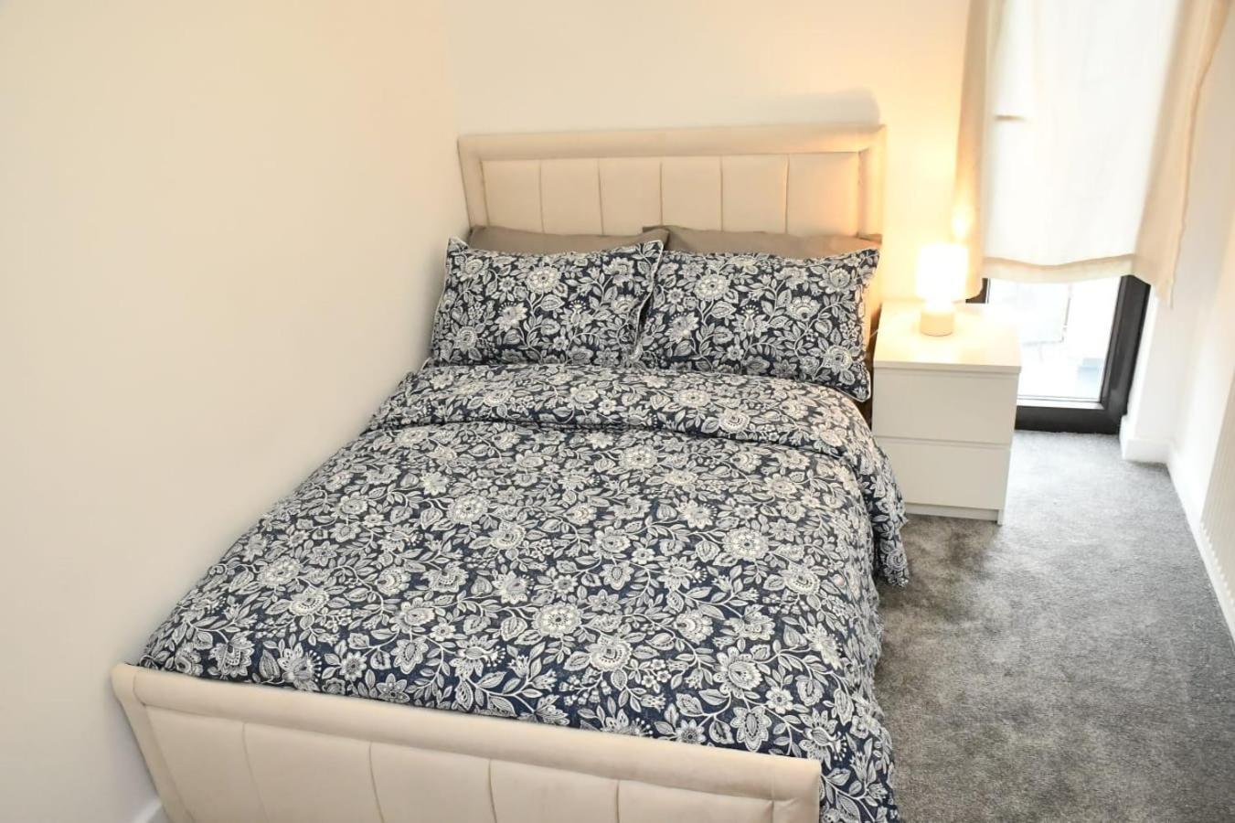 Apartamento Spacious 2bedroom In Airport Londres