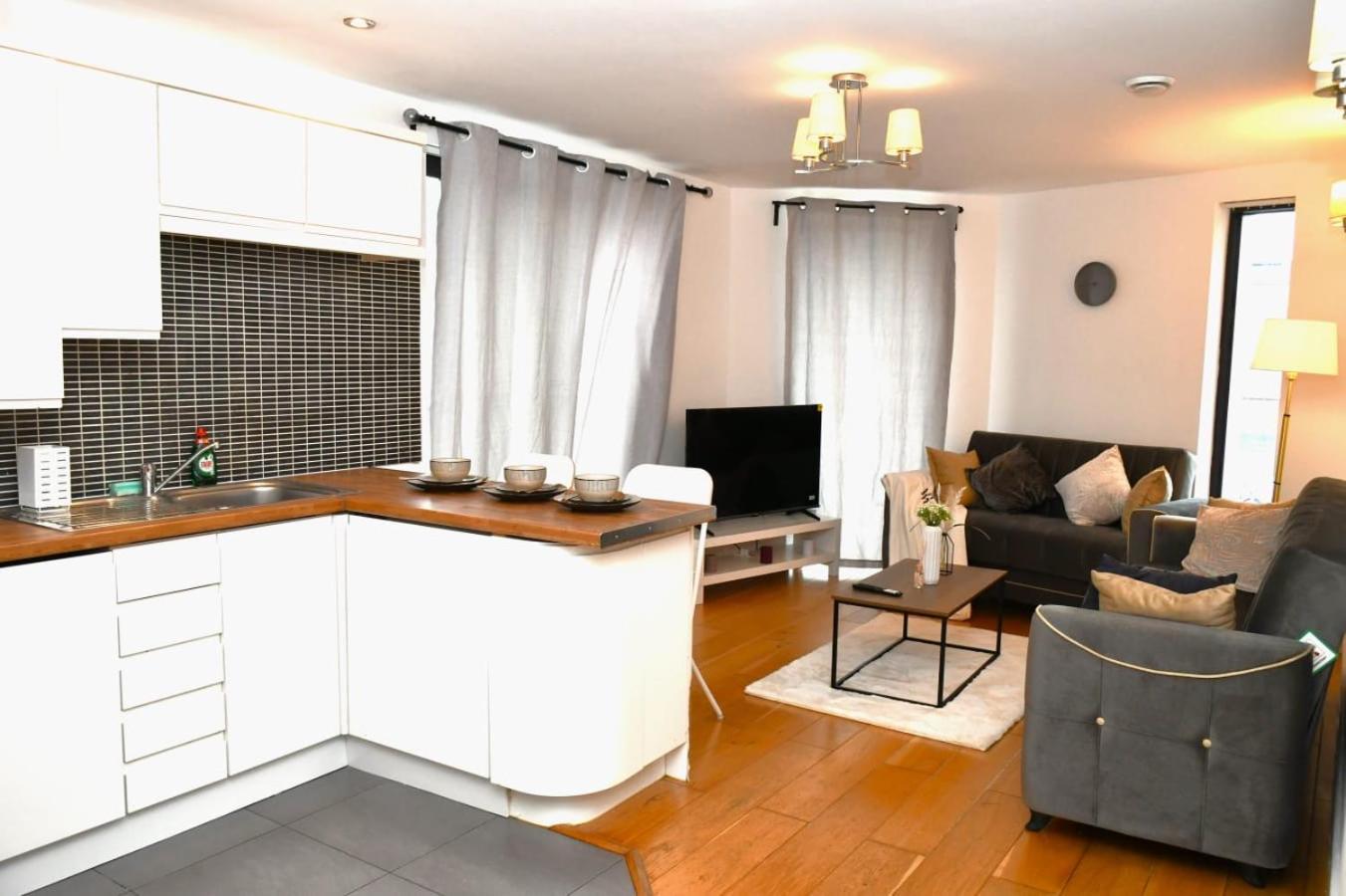 Spacious 2bedroom In Airport Apartamento Londres